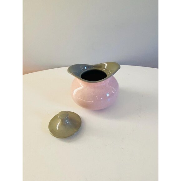 Vintage Harkerware Creamer and Sugar Bowl, Shell Pink Harkerware Stoneware, MCM - Picture 9 of 10